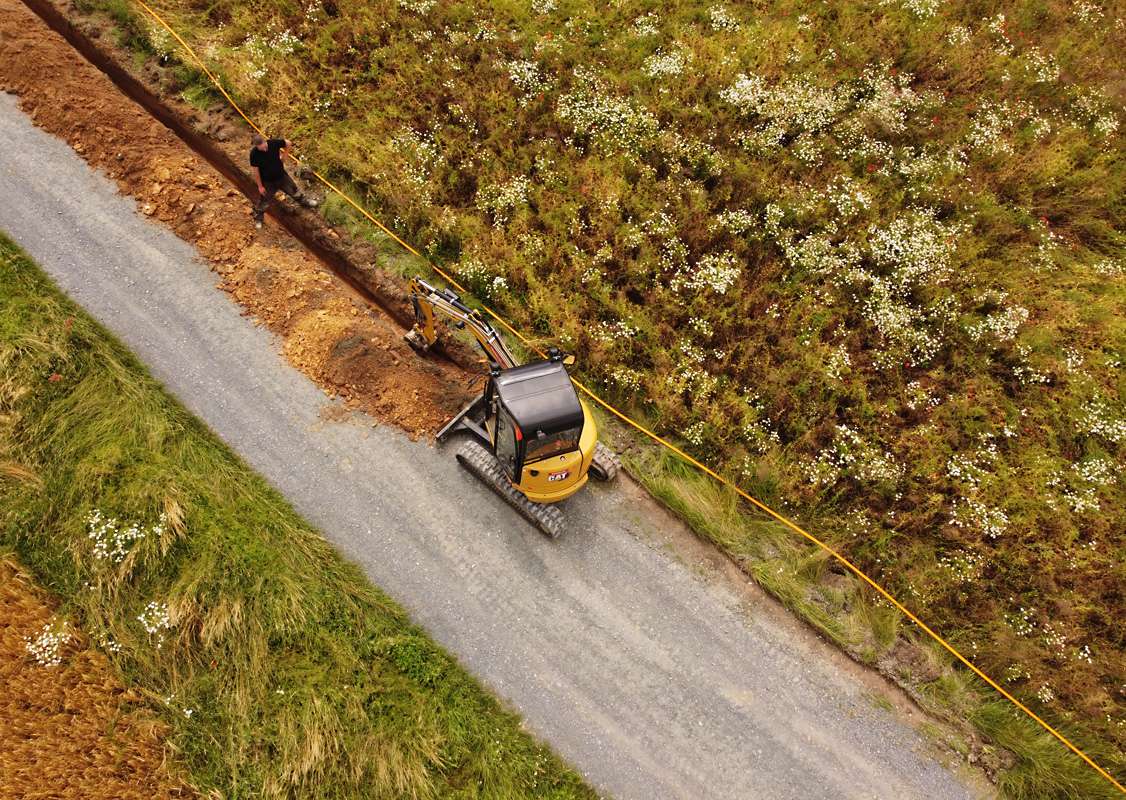 Klassisch bewährte Methode zur unterirdischen Leitungsverlegung – ideal für kürzere Abschnitte oder gut zugängliche Bereiche.
