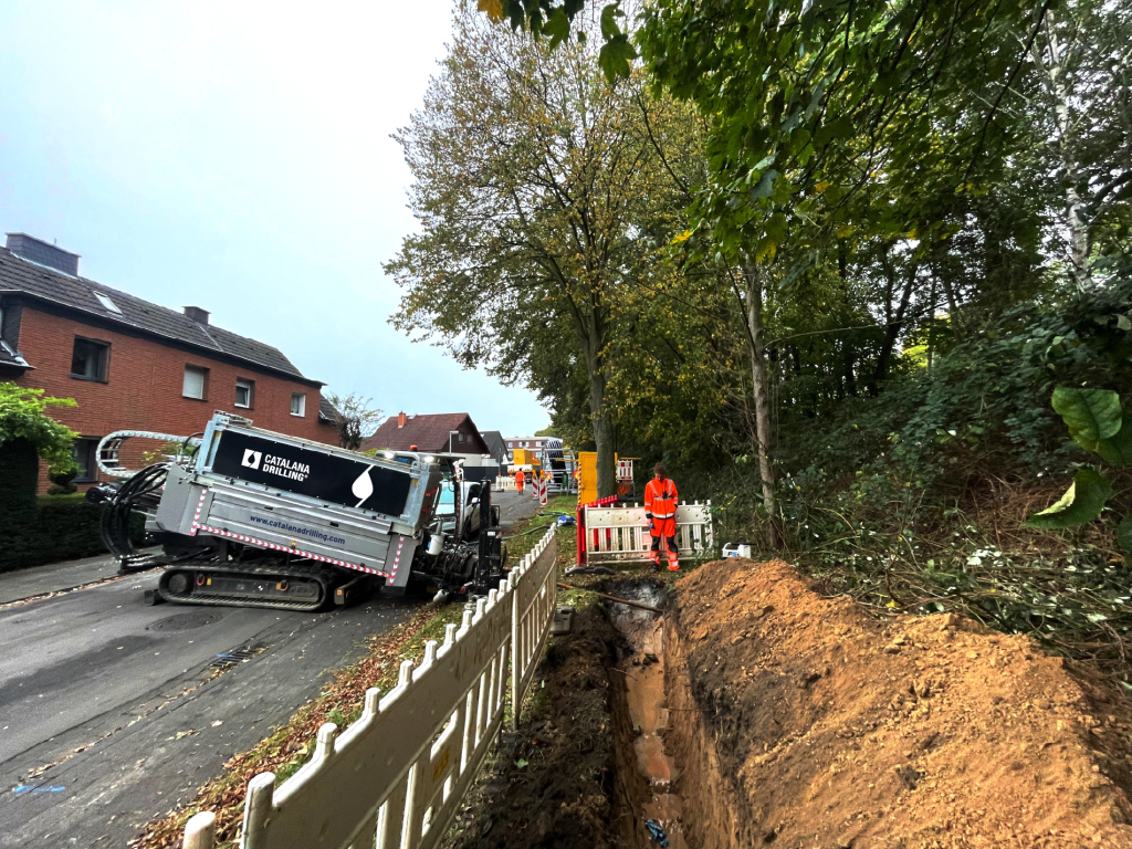 Dreifacher Bahnübergang zur Verlegung von Glasfaserkabeln